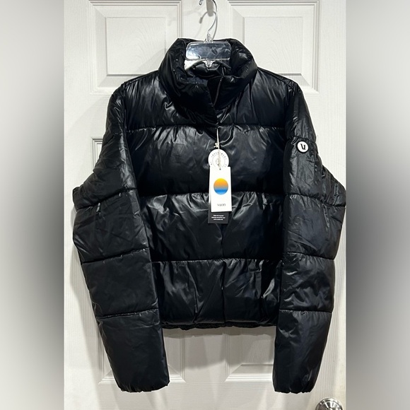 Vuori Women's XL Hudson Insulated Jacket Black NWT Medium-Weight Relaxed Fit - Picture 1 of 7